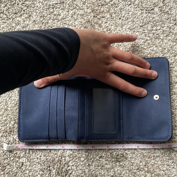 Tommy Hilfiger Mid Size Wallet - Picture 6 of 14